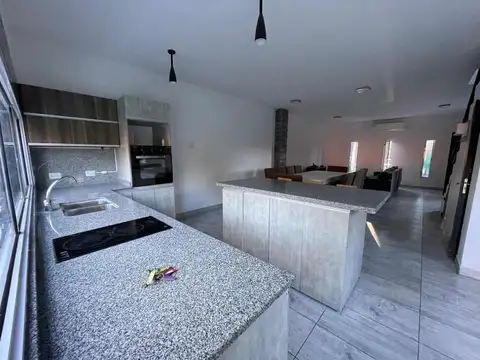 Casa 4 ambientes con piscina en venta en General Rodríguez