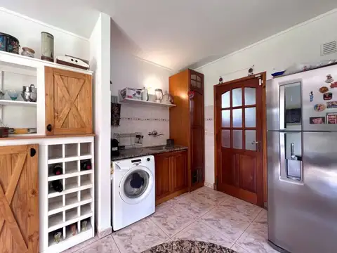 Casa 4 ambientes con 3 baños