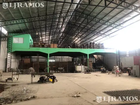 Av Antartida Argentina  al 3100
