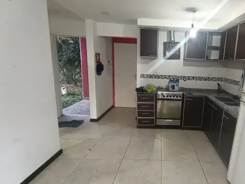 VENTA CASA 3 AMB CON PARQUE EN LA REJA