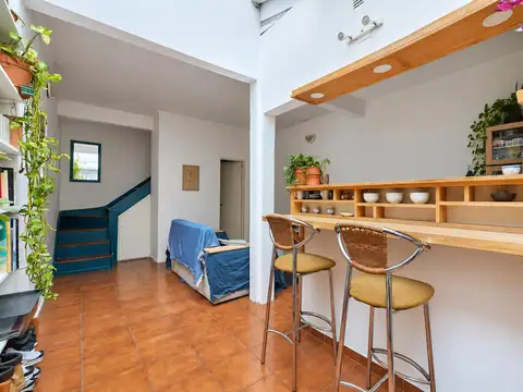 Venta PH 2 ambientes en Caballito con escritorio