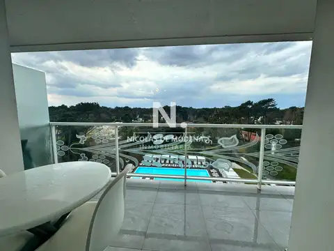 Vende apartamento de 2 dormitorios en Roosevelt Punta del Este.
