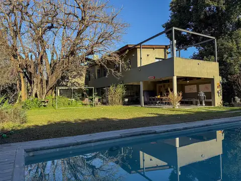 Venta de casa 5 ambientes en bella vista