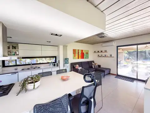 Casa en Venta con 2 cocheras