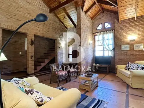 Casa 3 ambientes con 4 baños