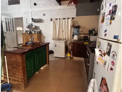 Casa 4 ambientes con 2 baños