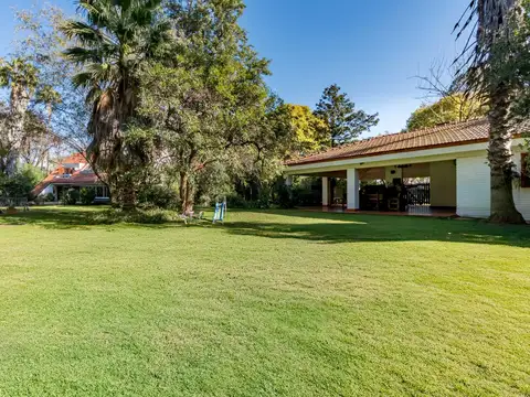VENTA/PERMUTA - Casa principal de 3 dormitorios, casa de caseros y de huespedes - Cotos de la Alamed