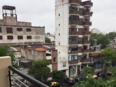 Av. Jujuy 1700  - 2 ambientes con balcón