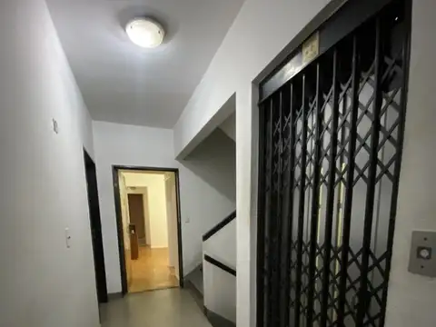 EXCELENTE PROPIEDAD DE 2 AMBIENTES, LATERAL, EDIF DE CATEGORIA EN LA MEJOR UBICACION DE RECOLETA