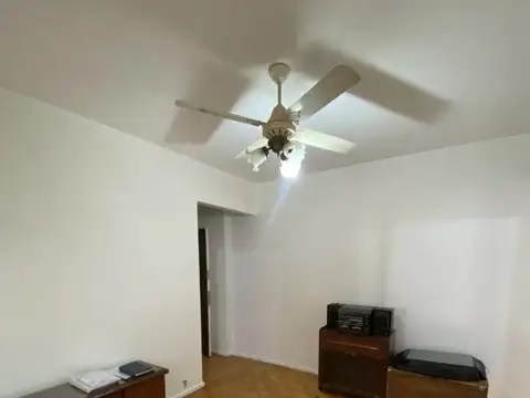 EXCELENTE PROPIEDAD DE 2 AMBIENTES, LATERAL, EDIF DE CATEGORIA EN LA MEJOR UBICACION DE RECOLETA