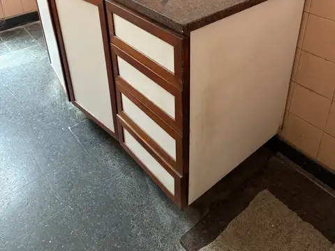 EXCELENTE PROPIEDAD DE 2 AMBIENTES, LATERAL, EDIF DE CATEGORIA EN LA MEJOR UBICACION DE RECOLETA