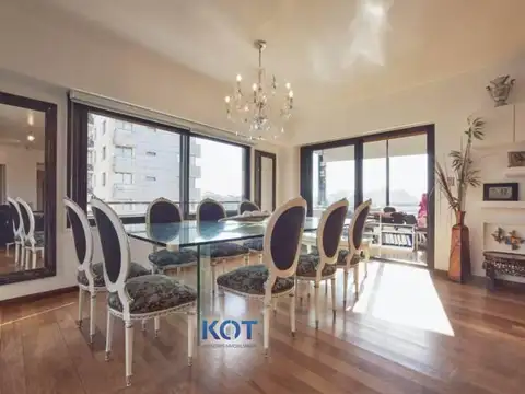 Departamento en venta 4 ambientes en Belgrano con dependencia y 2 cocheras en torre con amenities.