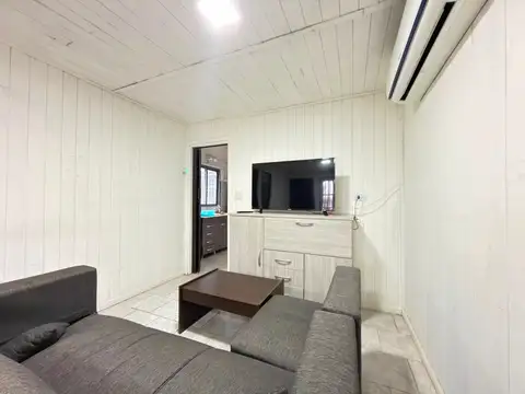 Casa 8 ambientes con 2 baños