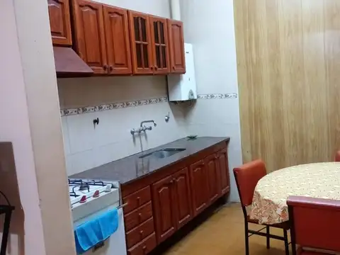 Casa 6 ambientes con 2 baños