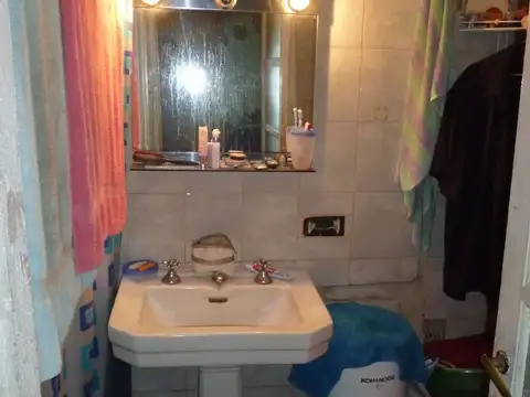 Casa c/ depto en venta