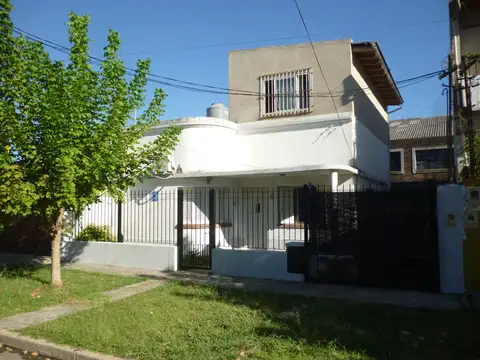Casa c/ depto en venta