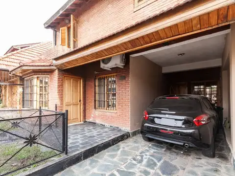 Casa en Venta con 2 cocheras