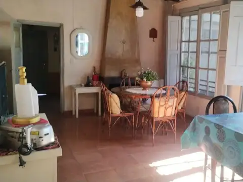 Casa 5 ambientes con 1 baño