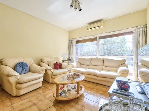 Venta Departamento 4 ambientes en Flores 3 dormitorios 2 baños Dependencia Cochera cubierta Baulera