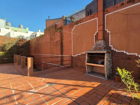 Casa con excelente lote de 12 metros de frente