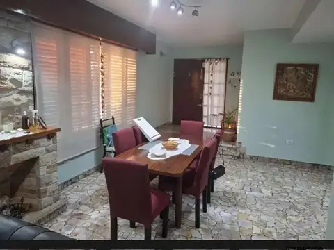 Casa 3 ambientes con 2 baños