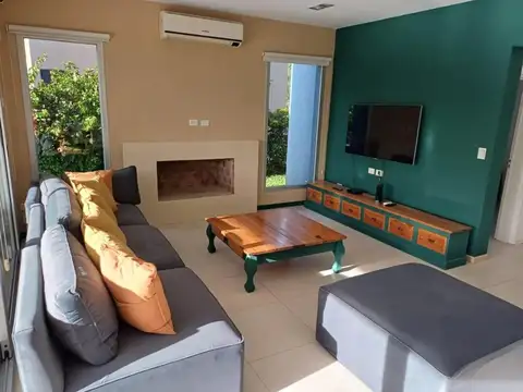 Casa de 8 ambientes vista al lago, alquiler anual.