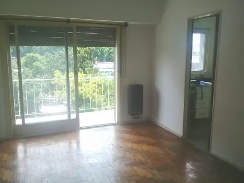 VENTA Y/O ALQUILER MONOAMBIENTE AL FRENTE CON BALCÓN - LUMINOSO - CONSTITUCIÓN
