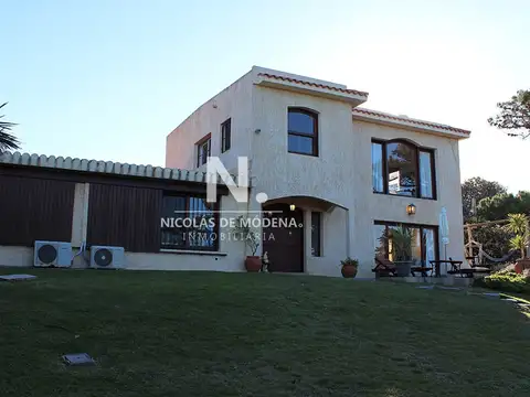 VENDE CASA CERCA DEL MAR, EN SAN RAFAEL, PUNTA DEL ESTE.