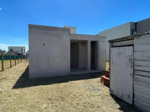 Casa 2 ambientes con 1 baño