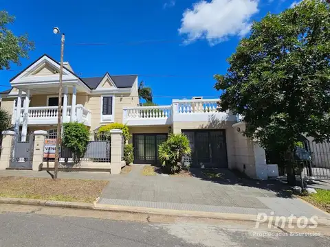 Distinguida propiedad sobre Pasaje Velazquez, a escasos mts de Parque y Costanera, COLON