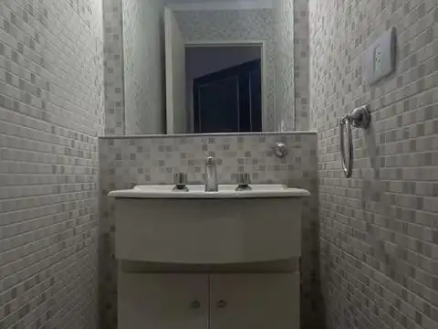 Depto Tipo Casa en Alquiler con 1 cocheras