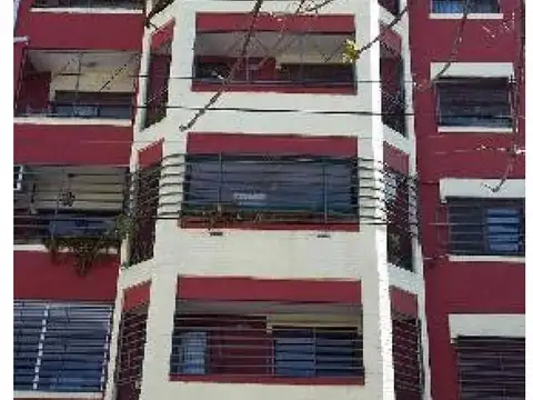 Venta. Depto. 2 ambientes con balcón y cochera. Quilmes cent