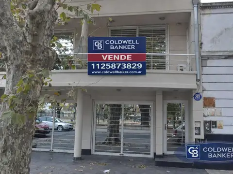 VENDE CASA 3 AMBIENTES EN 3 PLANTAS CON TRIPLE COCHERA TERRAZA Y PATIO