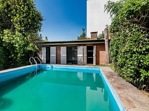 Casa en Venta 3 dormitorios más estudio en La Loma -28 entre 39 y 40 - LA PLATA