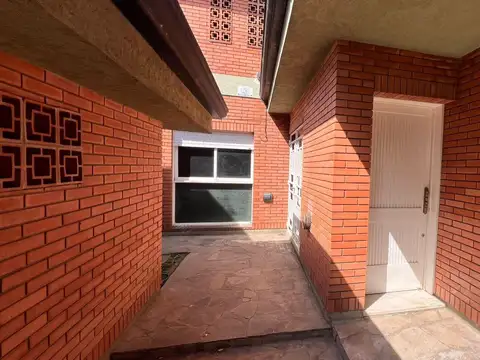 Casa 7 ambientes con 2 baños