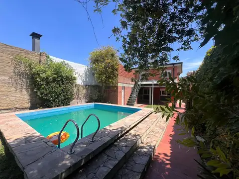 Casa en Venta 3 dormitorios más estudio en La Loma -28 entre 39 y 40 - LA PLATA