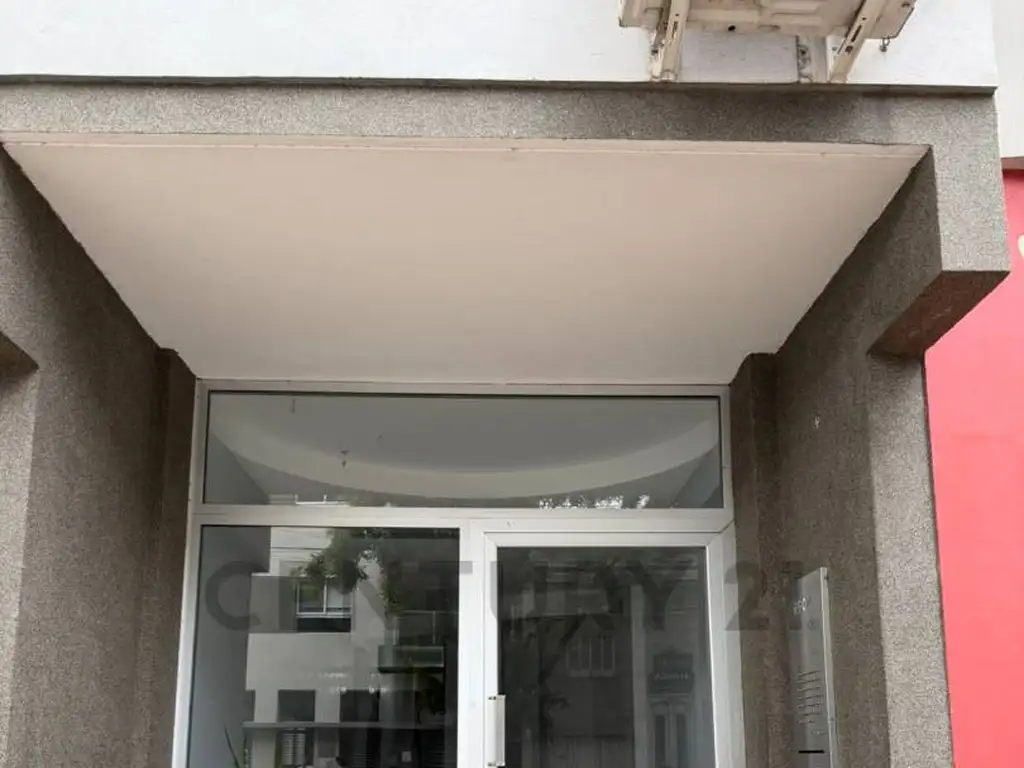 14 entre 45 y 46 69000, Piso 0