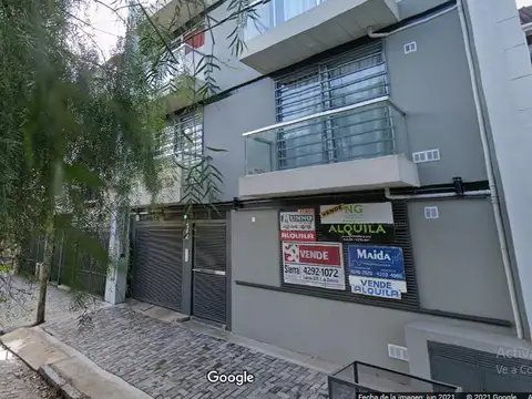 DEPTO. AL FRENTE CON BALCÓN COCHERA CUBIERTA Y TERRAZA PROPIA
