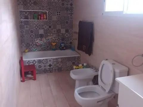 Casa 5 ambientes con 3 baños