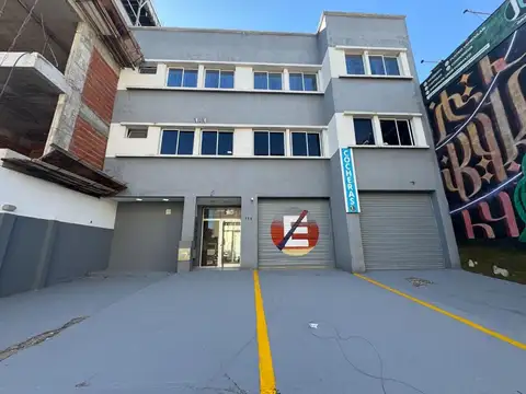 VENTA OFICINA COMERCIAL A ESTRENAR, MERLO CENTRO