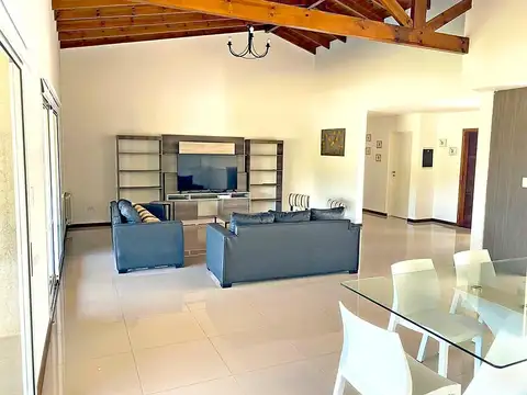Casa en Alquiler de 3 dormitorios
