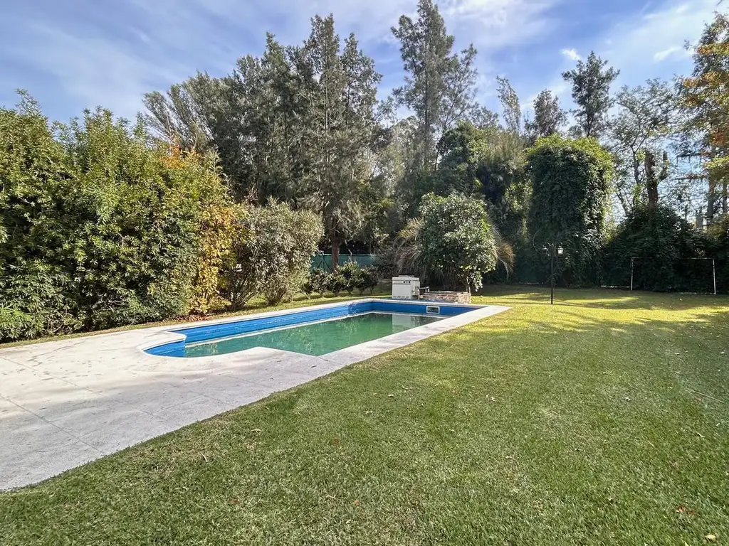 Casa en Los Quinchos Country Club de 4 dormitorios