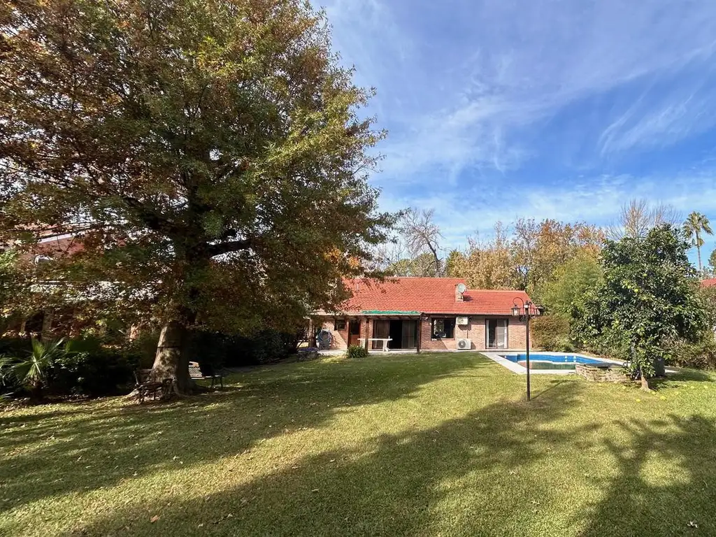 Casa en Los Quinchos Country Club