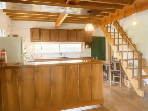 Casa 5 ambientes con 2 baños