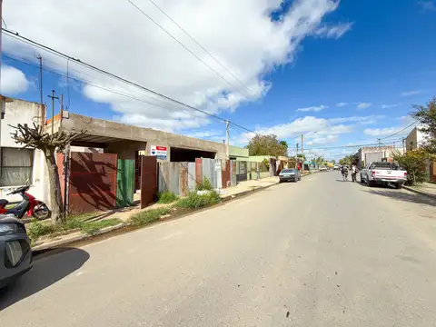 Venta local con departamento Villa Aguirre, Tandil