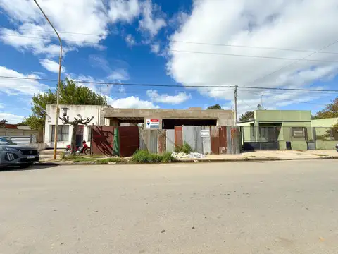 Venta local con departamento Villa Aguirre, Tandil