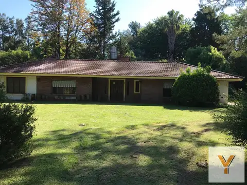 Casa en venta - 4 Dormitorios 2 Baños - Cochera - 1.830Mts2 - Villa Astolfi, Pilar