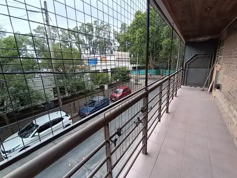 DEPARTAMENTO EN VENTA CON BALCON SANTOS LUGARES.