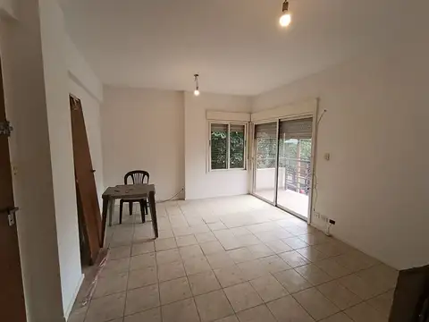 DEPARTAMENTO EN VENTA CON BALCON SANTOS LUGARES.