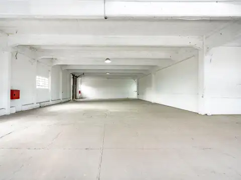 Depósito - Jose León Suarez 477 M2